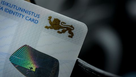 Почти 400 000 жителей Эстонии не обновили сертификаты ID-карт 